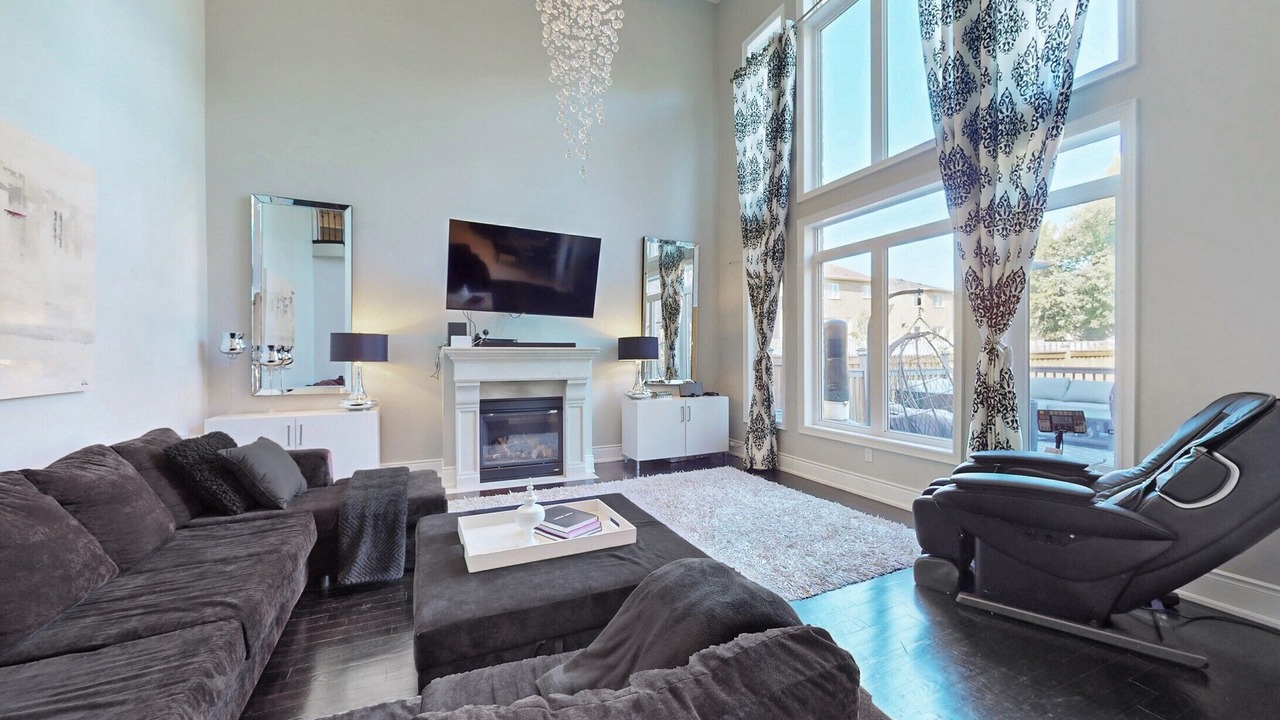 Photo of Livingroom in Pickering