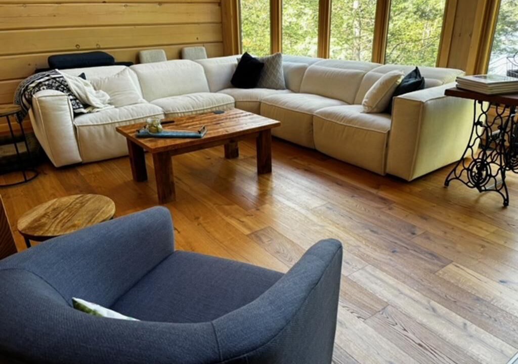 Photo of Livingroom in Port Carling