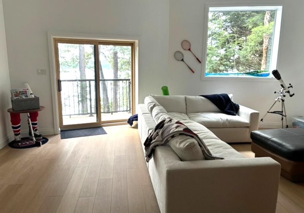 Photo of Livingroom in Port Carling