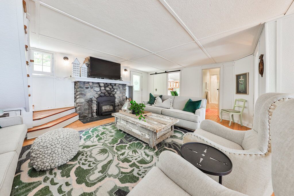Photo of Livingroom in Scugog