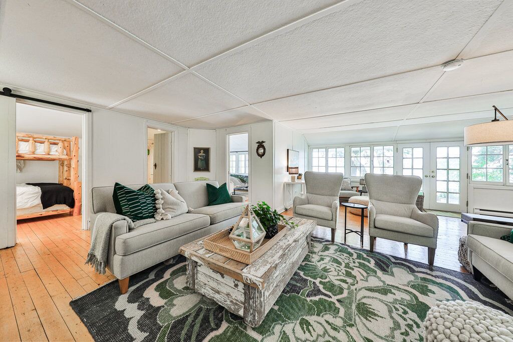 Photo of Livingroom in Scugog