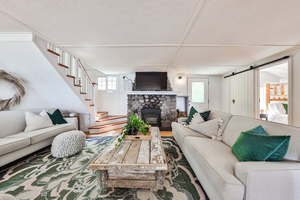 Photo of Livingroom in Scugog