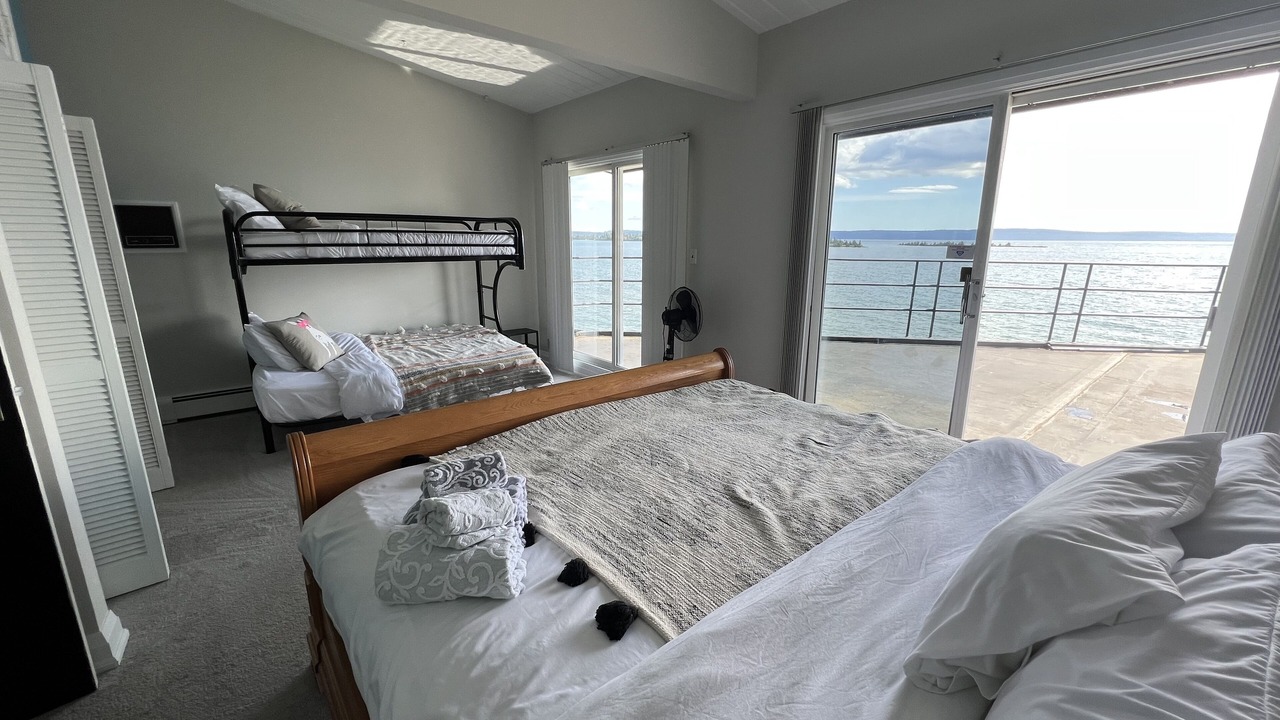Photo of Bedroom in Shuniah