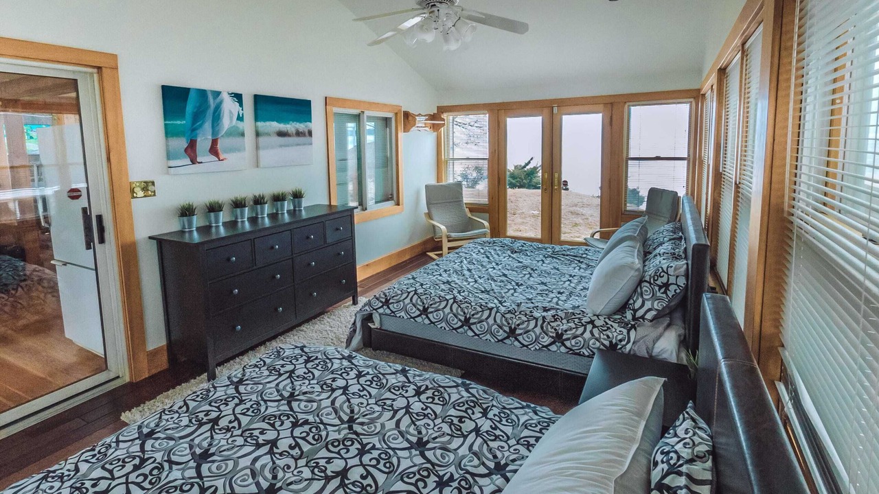 Photo of Bedroom in Crystal Beach