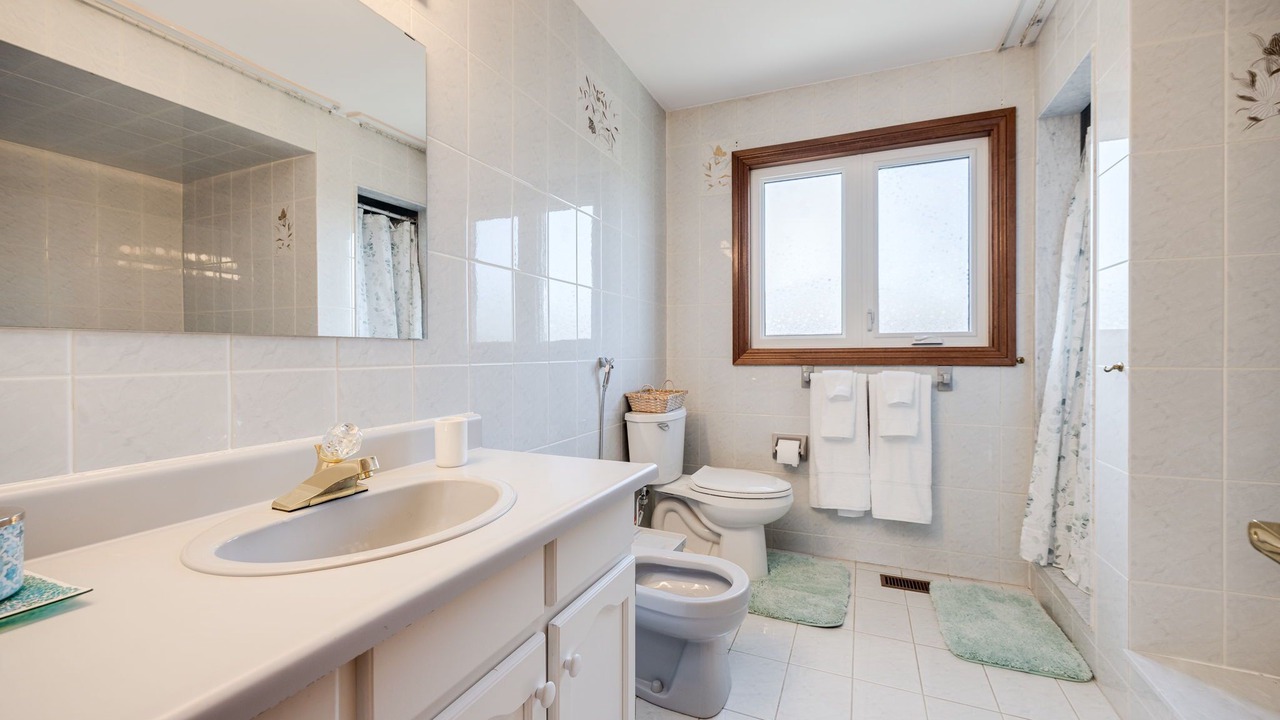 Photo of Bathroom in Lakeview
