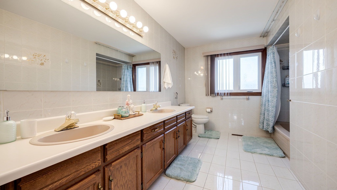 Photo of Bathroom in Lakeview