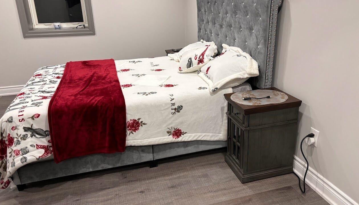 Photo of Bedroom in Mono