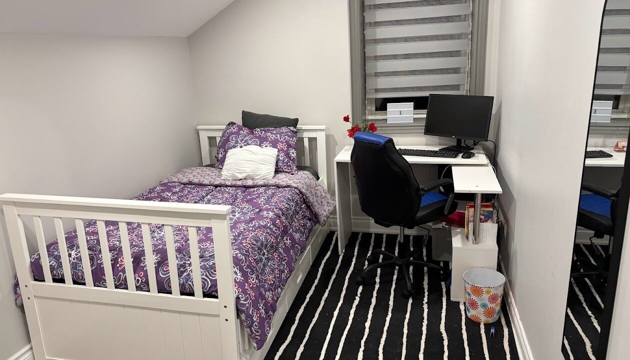 Photo of Bedroom in Mono
