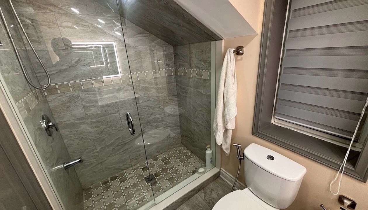 Photo of Bathroom in Mono