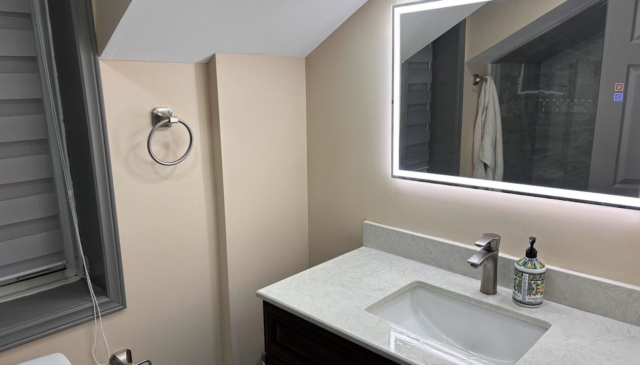 Photo of Bathroom in Mono