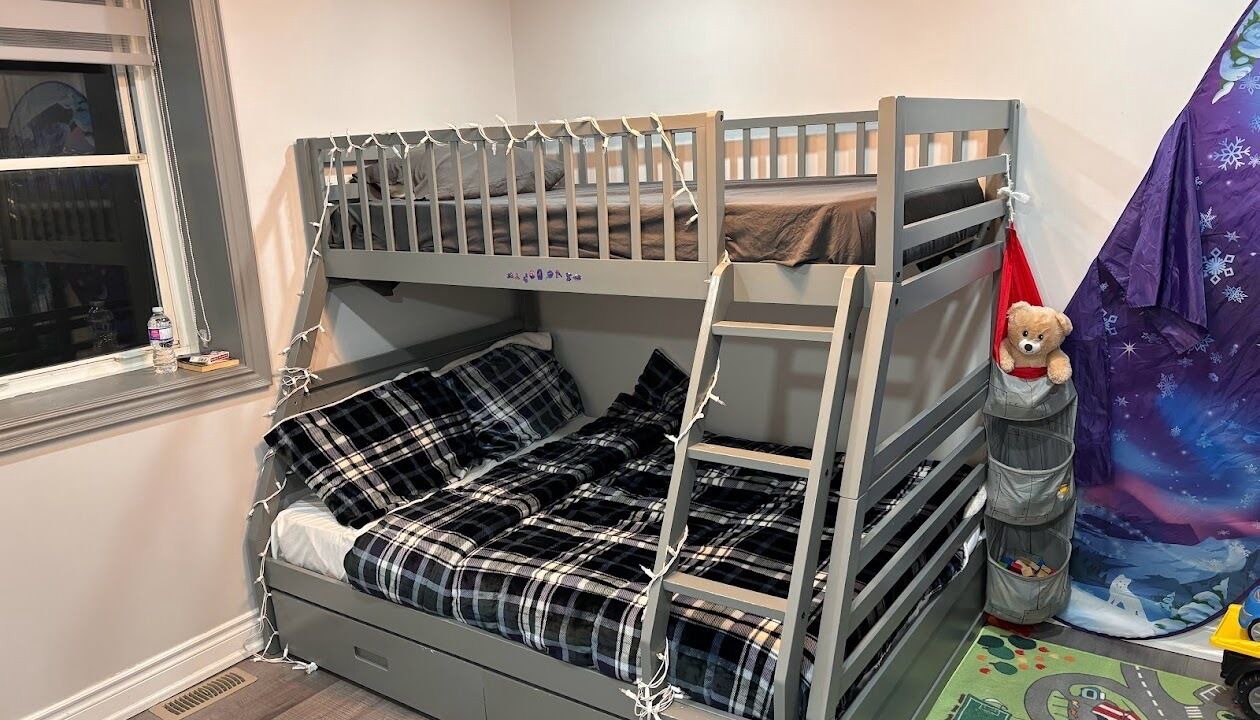 Photo of Bedroom in Mono
