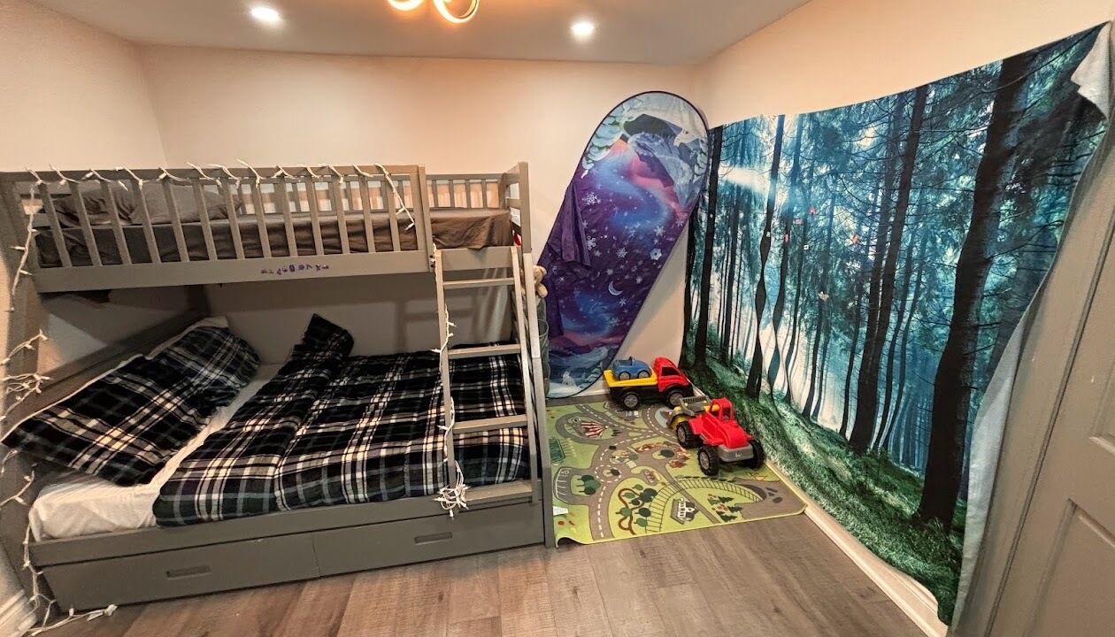 Photo of Bedroom in Mono