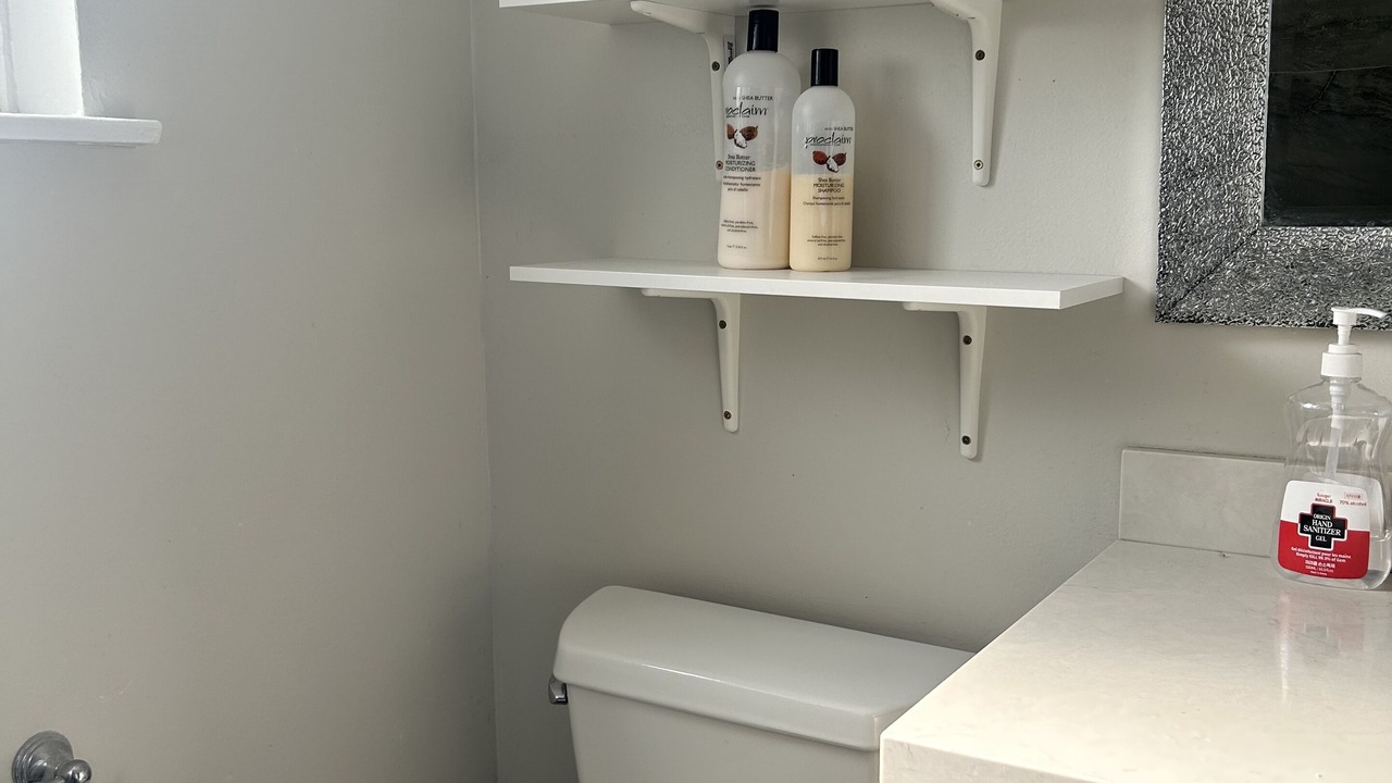 Photo of Bathroom in The Peanut