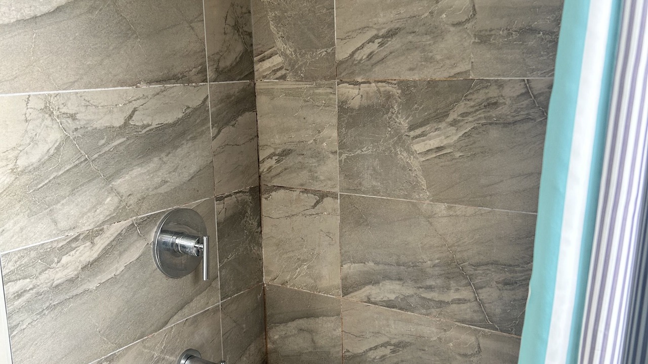 Photo of Bathroom in The Peanut