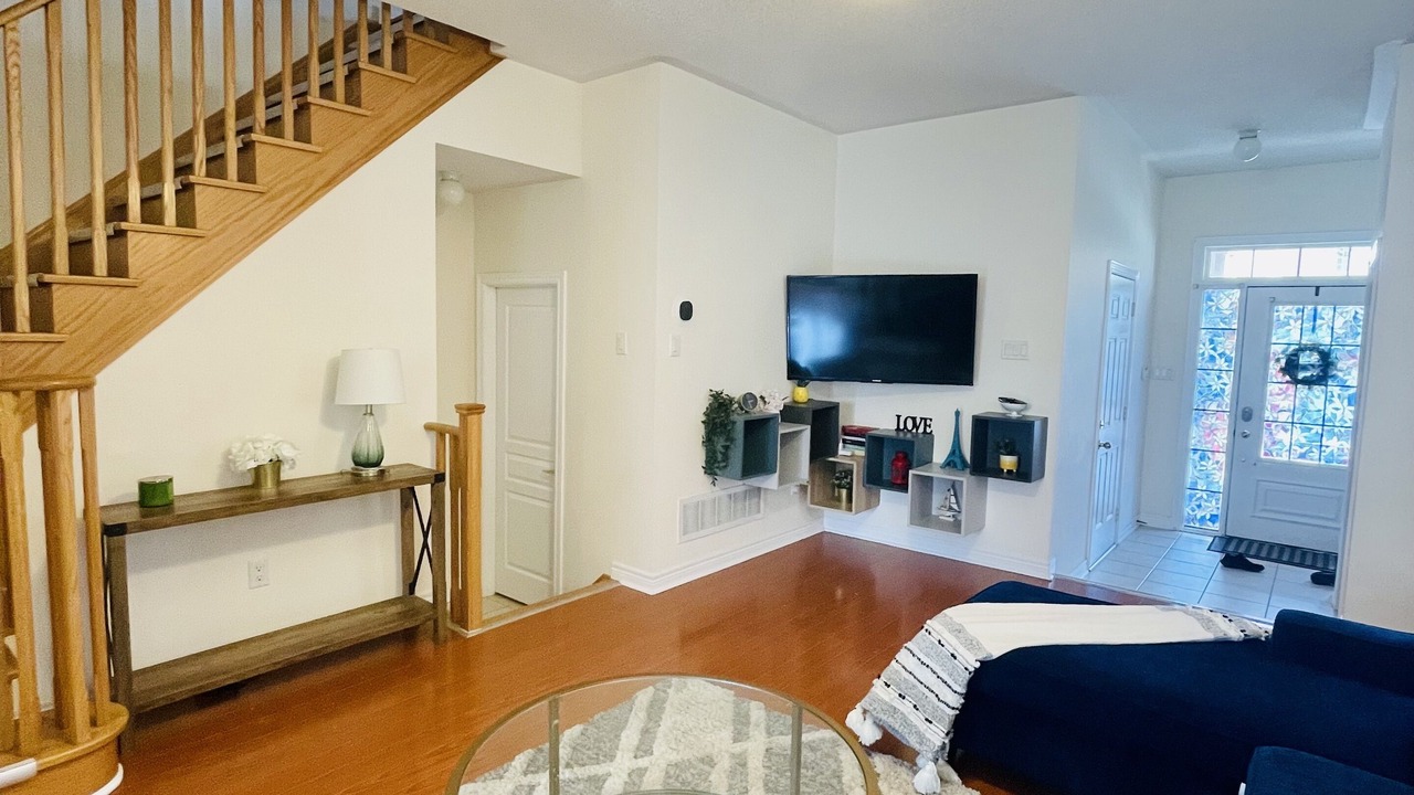 Photo of Livingroom in Churchill Meadows