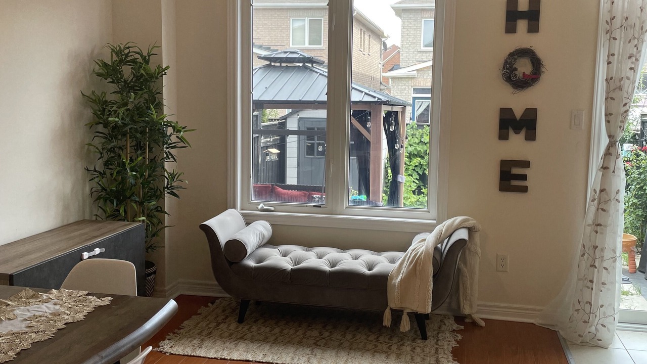 Photo of Livingroom in Churchill Meadows