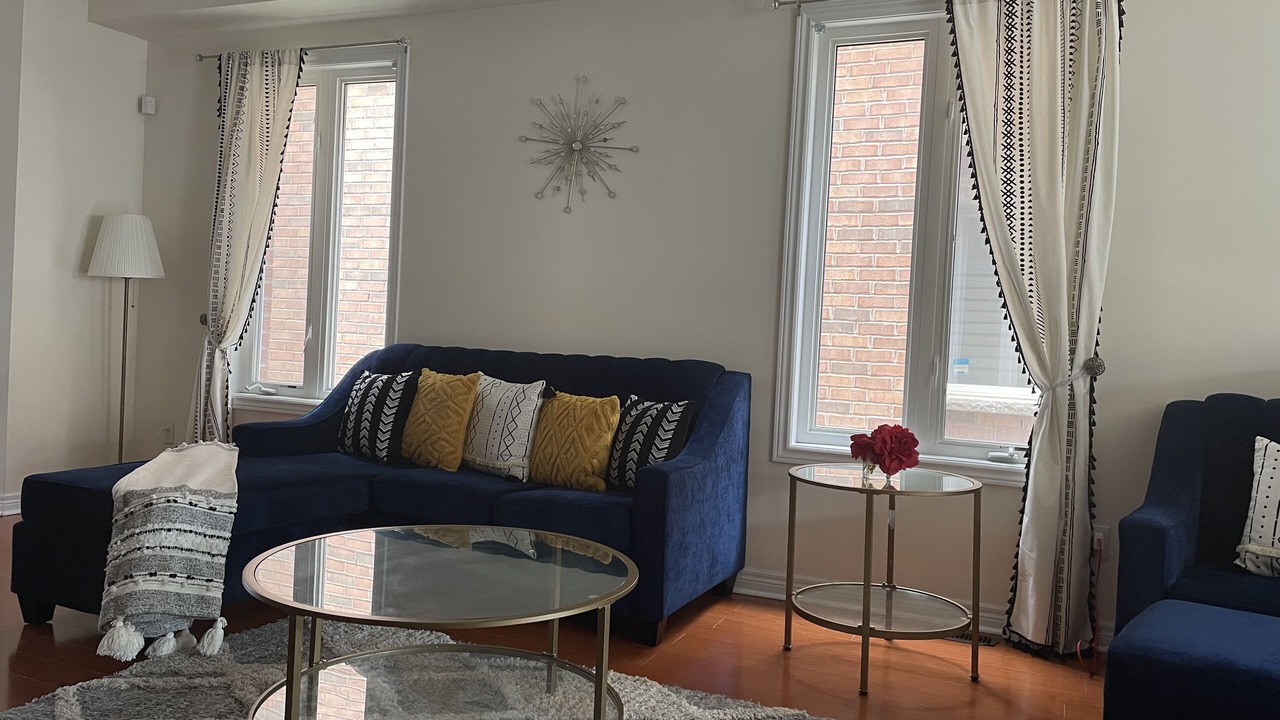 Photo of Livingroom in Churchill Meadows