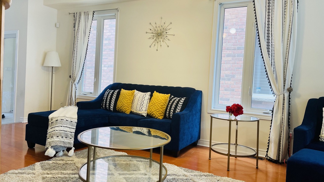 Photo of Livingroom in Churchill Meadows