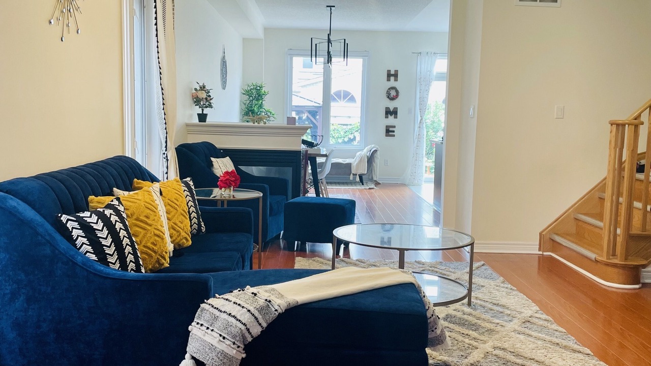 Photo of Livingroom in Churchill Meadows