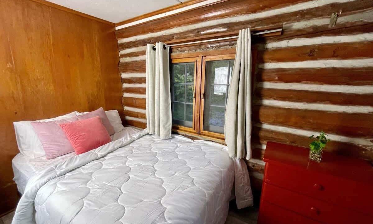 Photo of Bedroom in Kawartha Lakes