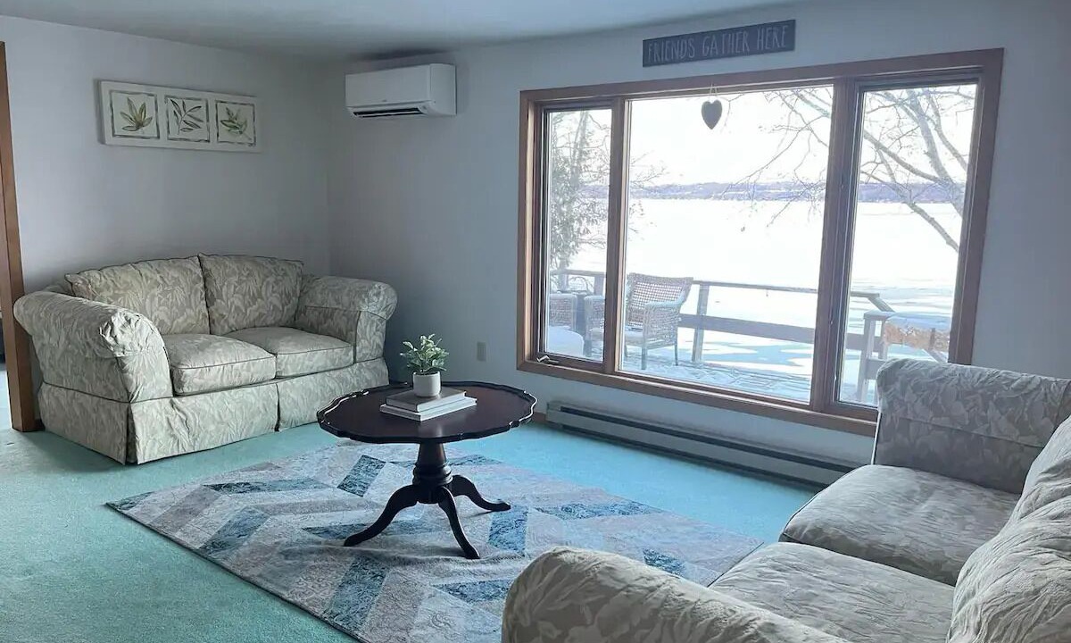 Photo of Livingroom in Hamilton Township