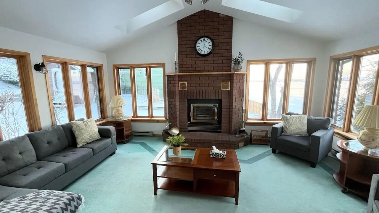 Photo of Livingroom in Hamilton Township