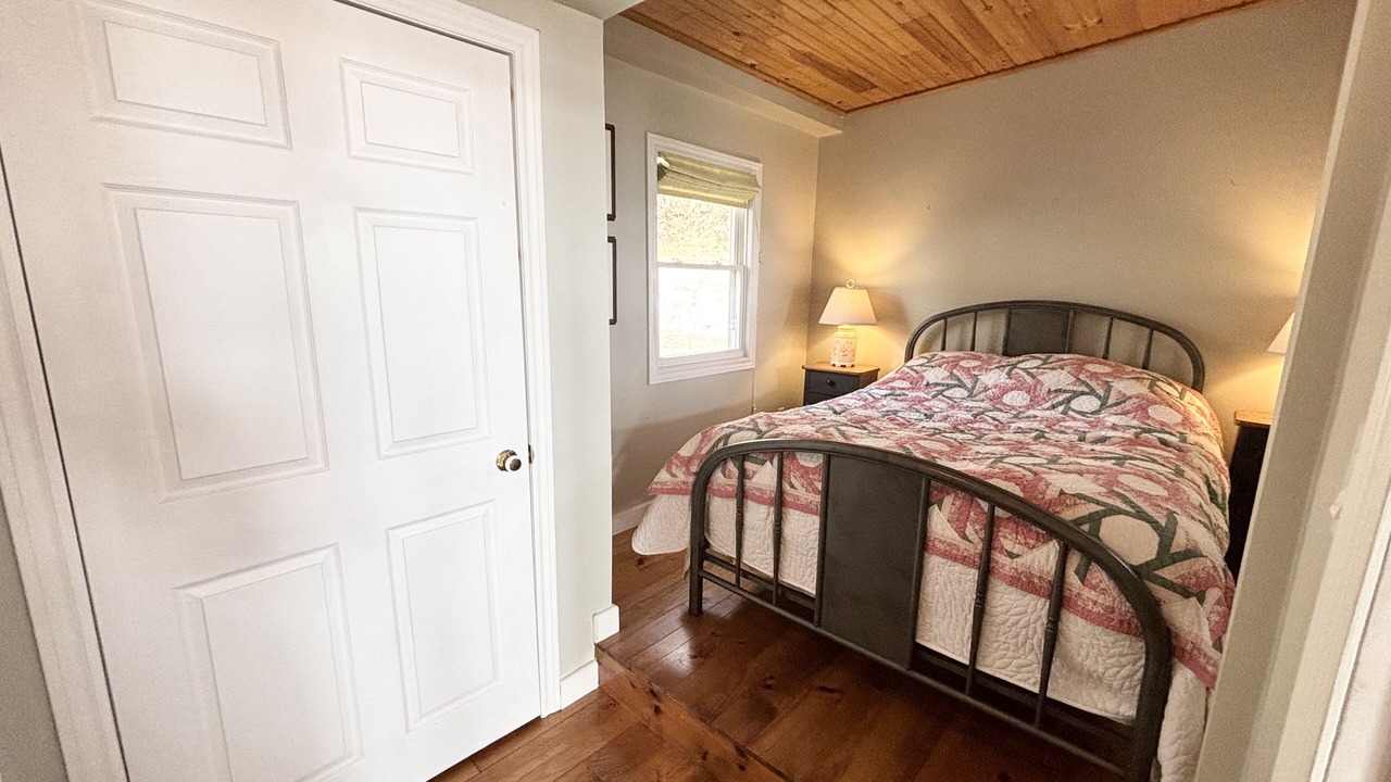 Photo of Bedroom in Normandale