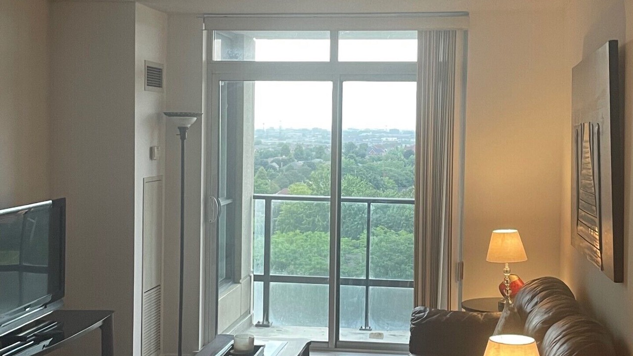 Photo of Livingroom in Hurontario