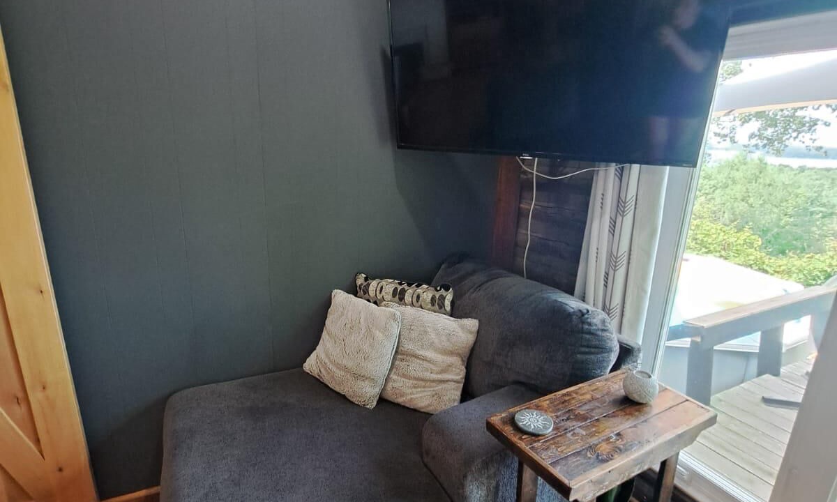 Photo of Livingroom in Hamilton Township