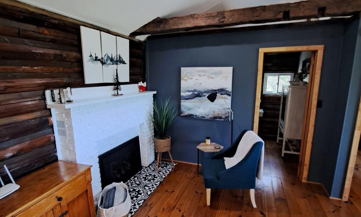 Photo of Livingroom in Hamilton Township