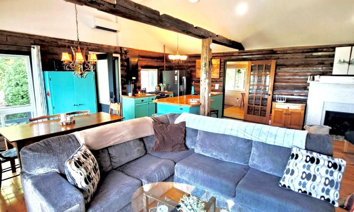 Photo of Livingroom in Hamilton Township