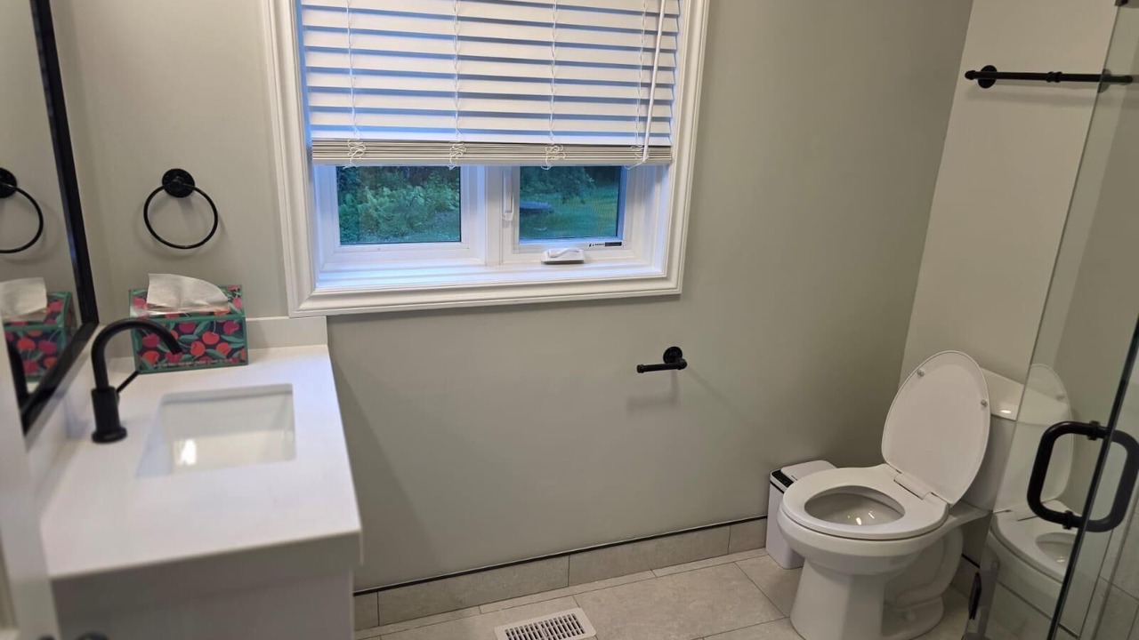 Photo of Bathroom in King