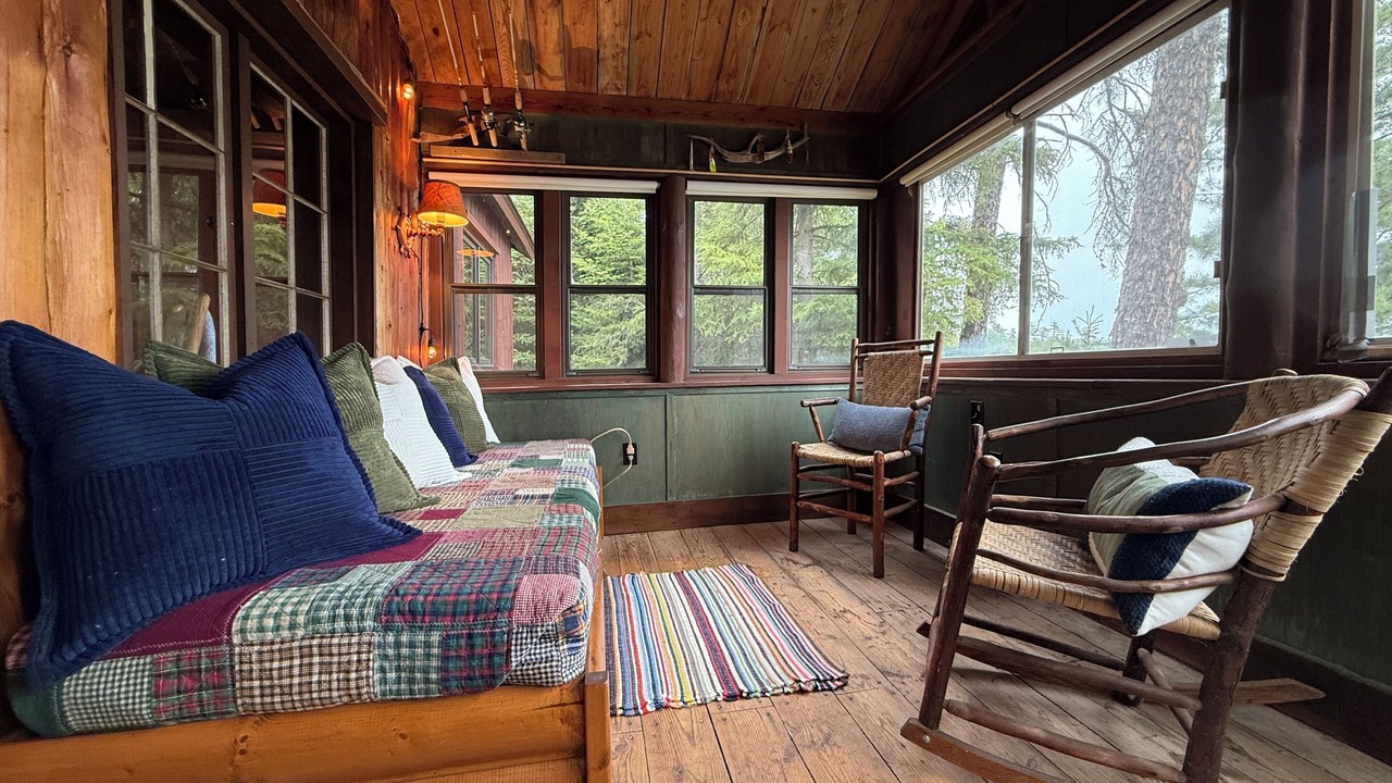 Photo of Livingroom in Crane Lake