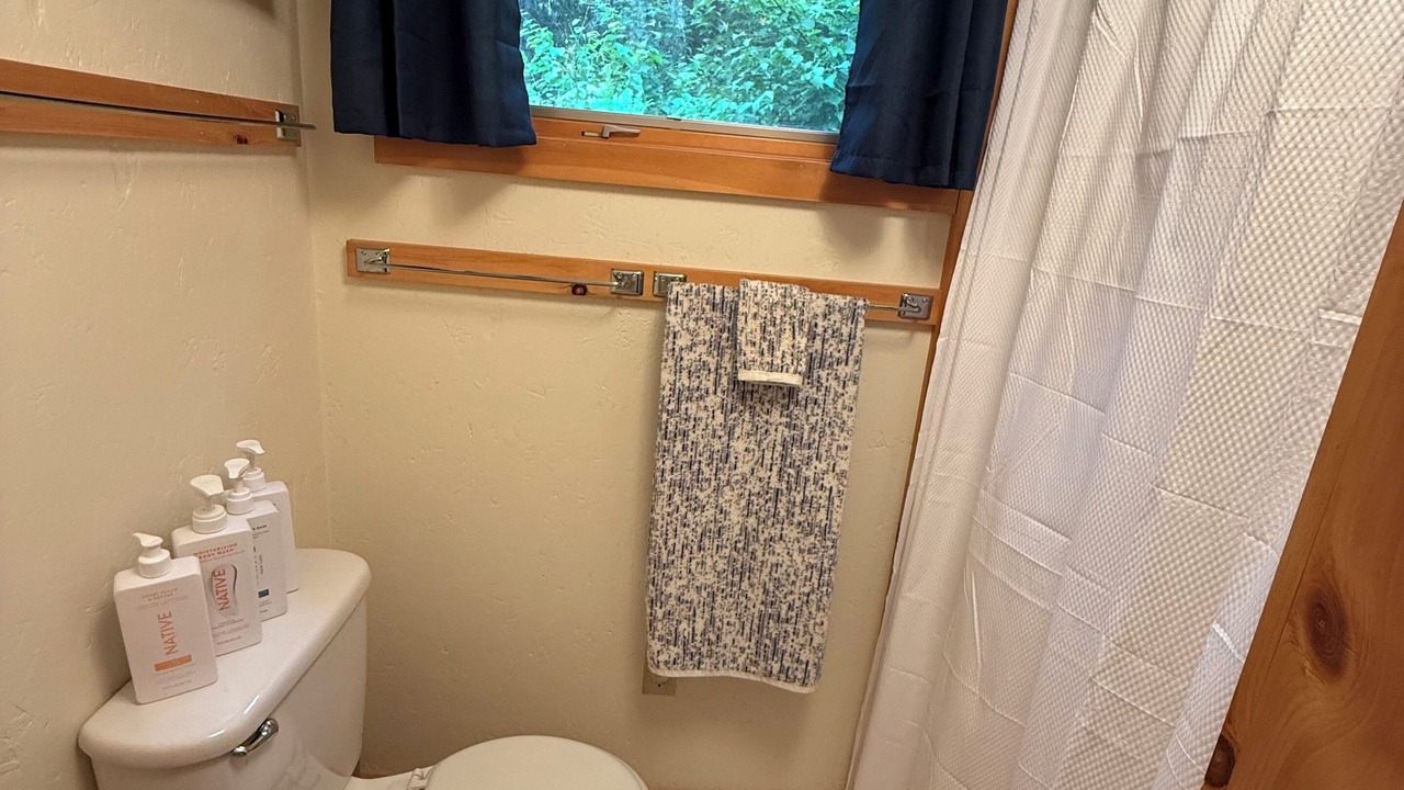 Photo of Bathroom in Crane Lake