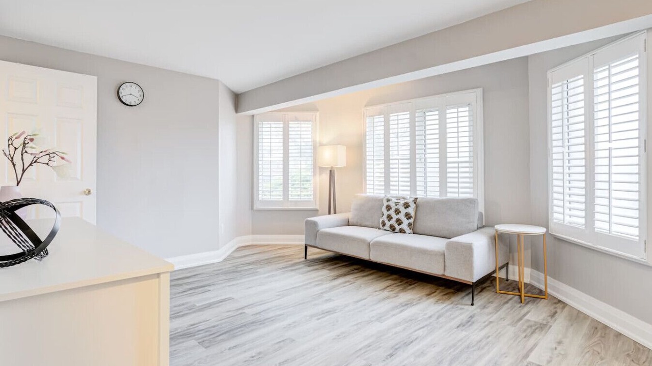 Photo of Livingroom in Erin Mills