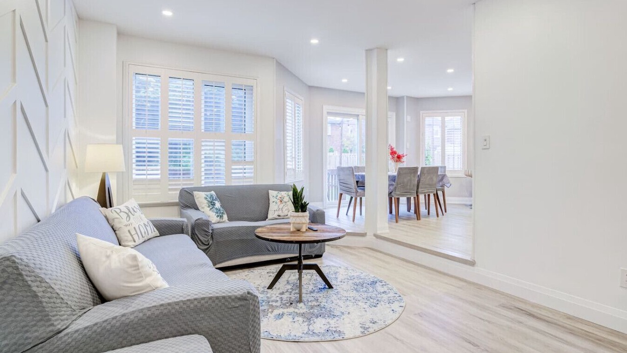 Photo of Livingroom in Erin Mills