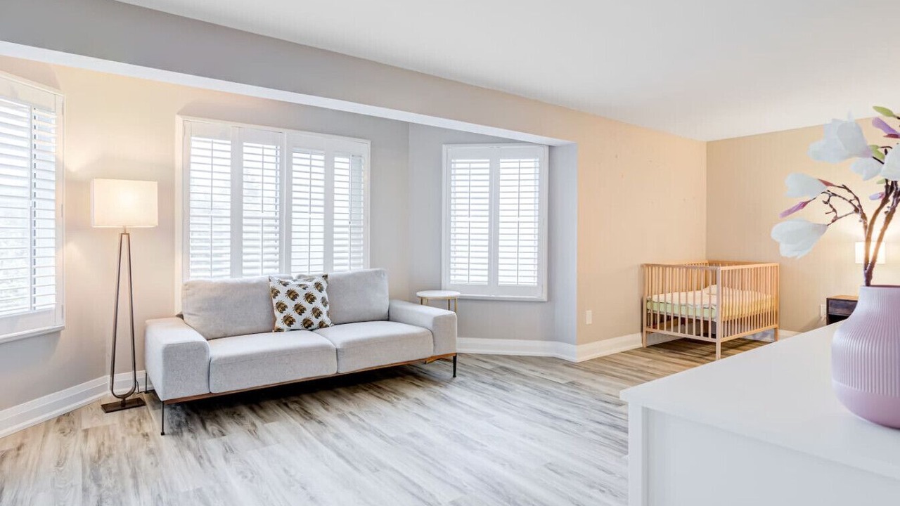 Photo of Livingroom in Erin Mills