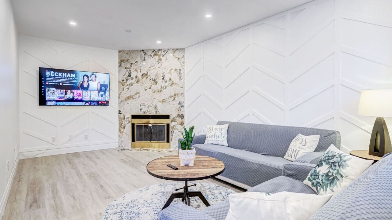 Photo of Livingroom in Erin Mills