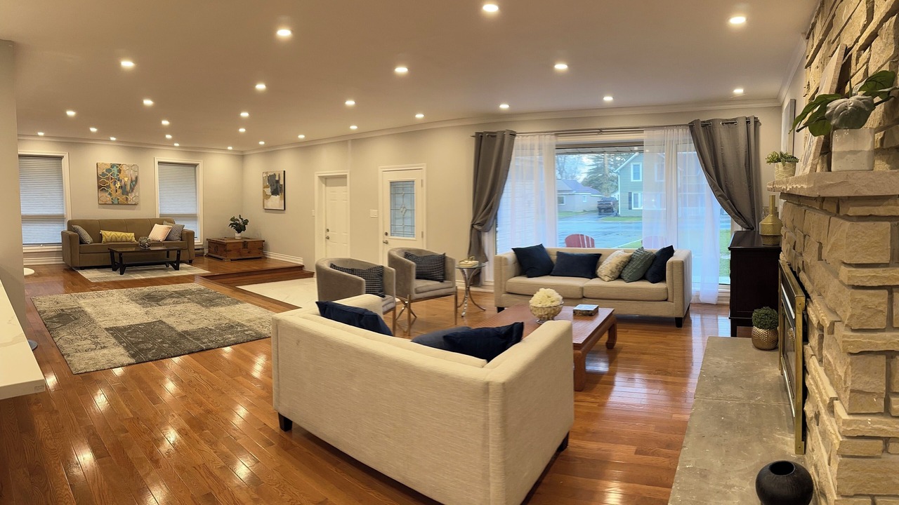 Photo of Livingroom in Foxboro