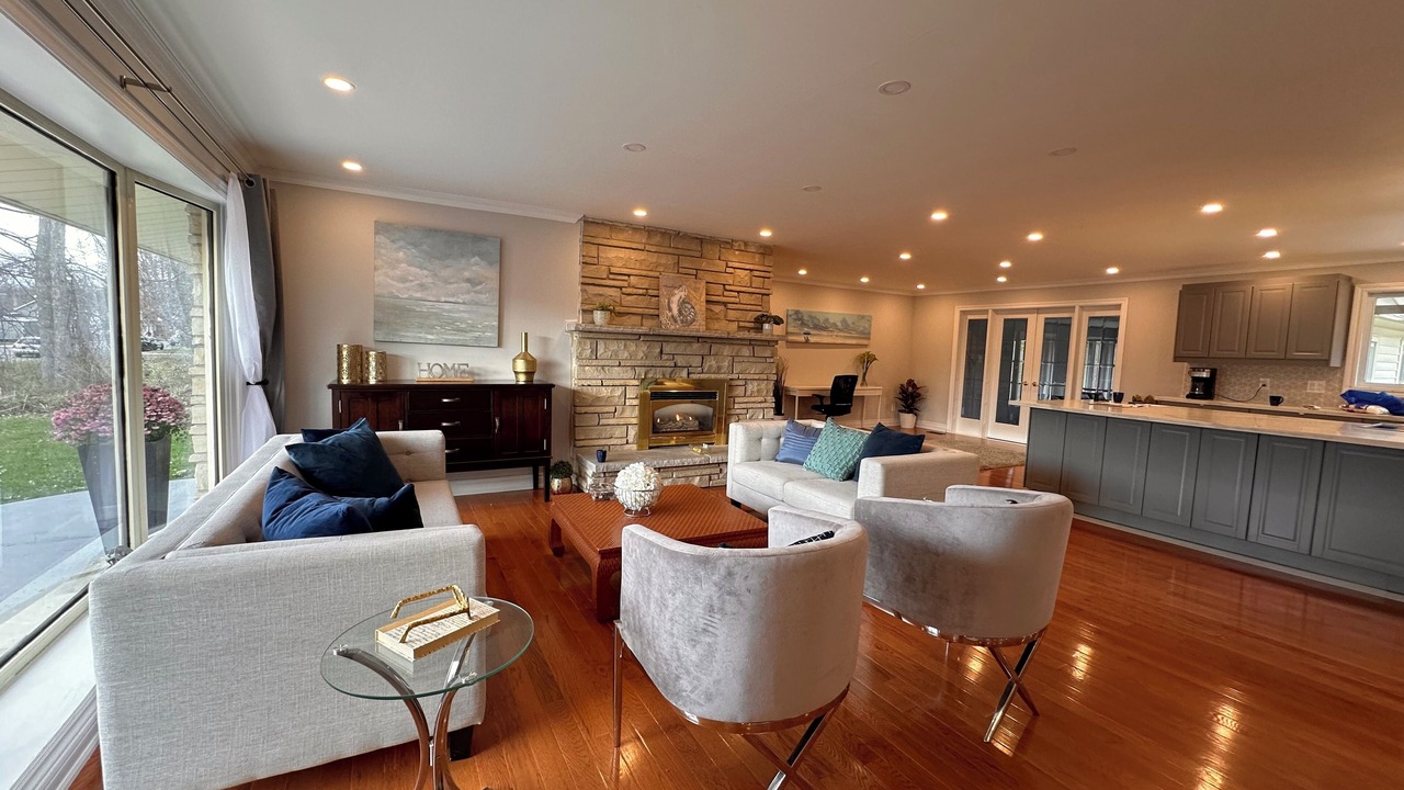 Photo of Livingroom in Foxboro