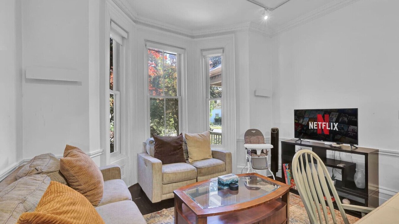 Photo of Livingroom in Cobourg