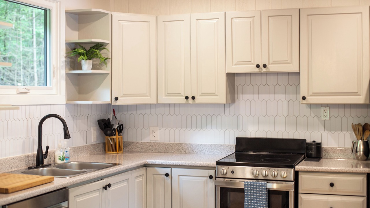 Photo of Kitchen in Dysart et al