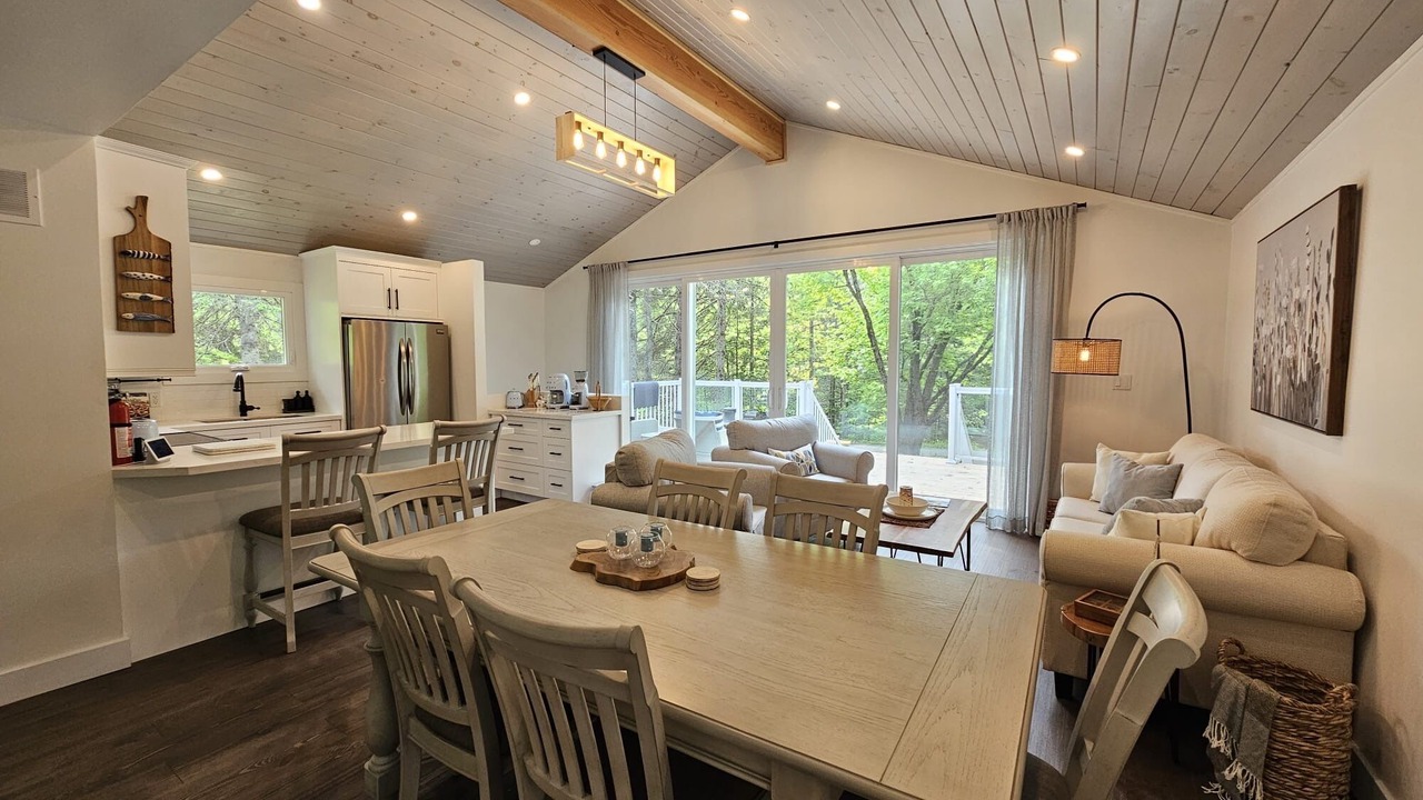 Photo of Livingroom in Bracebridge