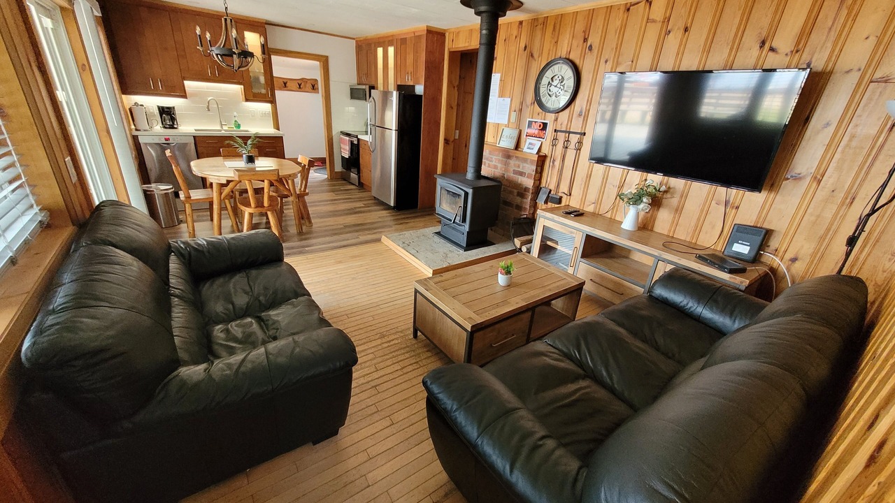 Photo of Livingroom in Petawawa