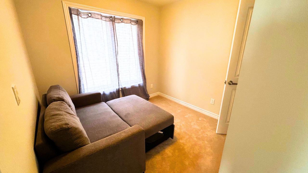 Photo of Livingroom in Durham Region