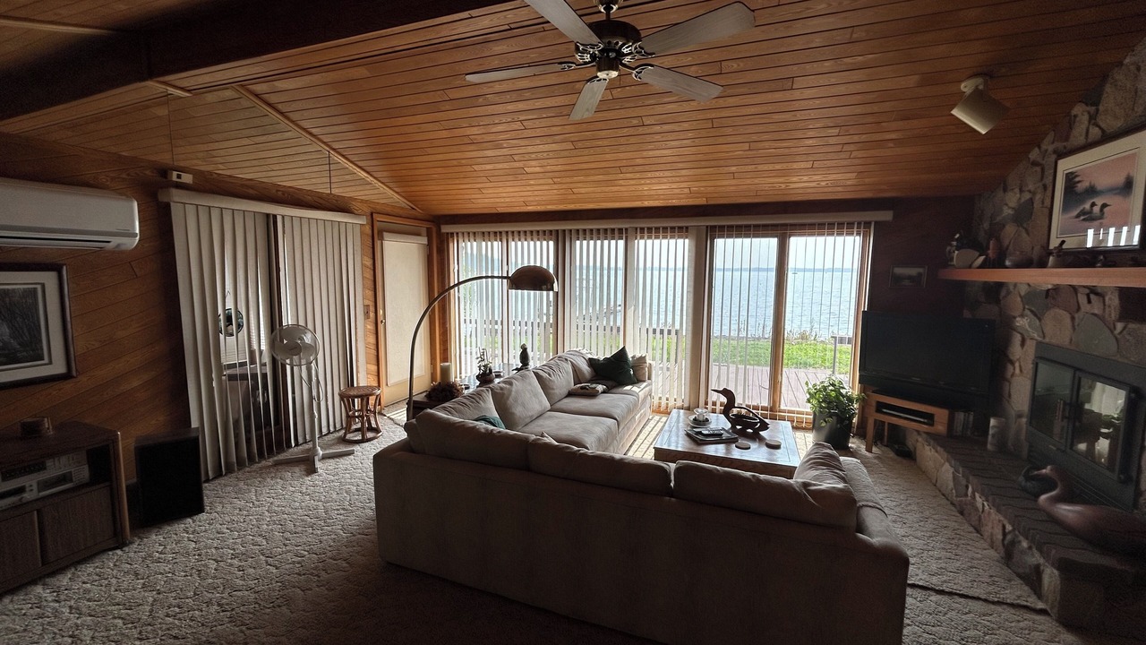 Photo of Livingroom in Sturgeon Lake