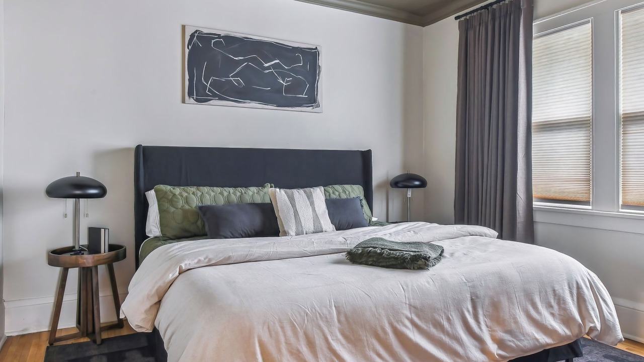 Photo of Bedroom in Summit - University