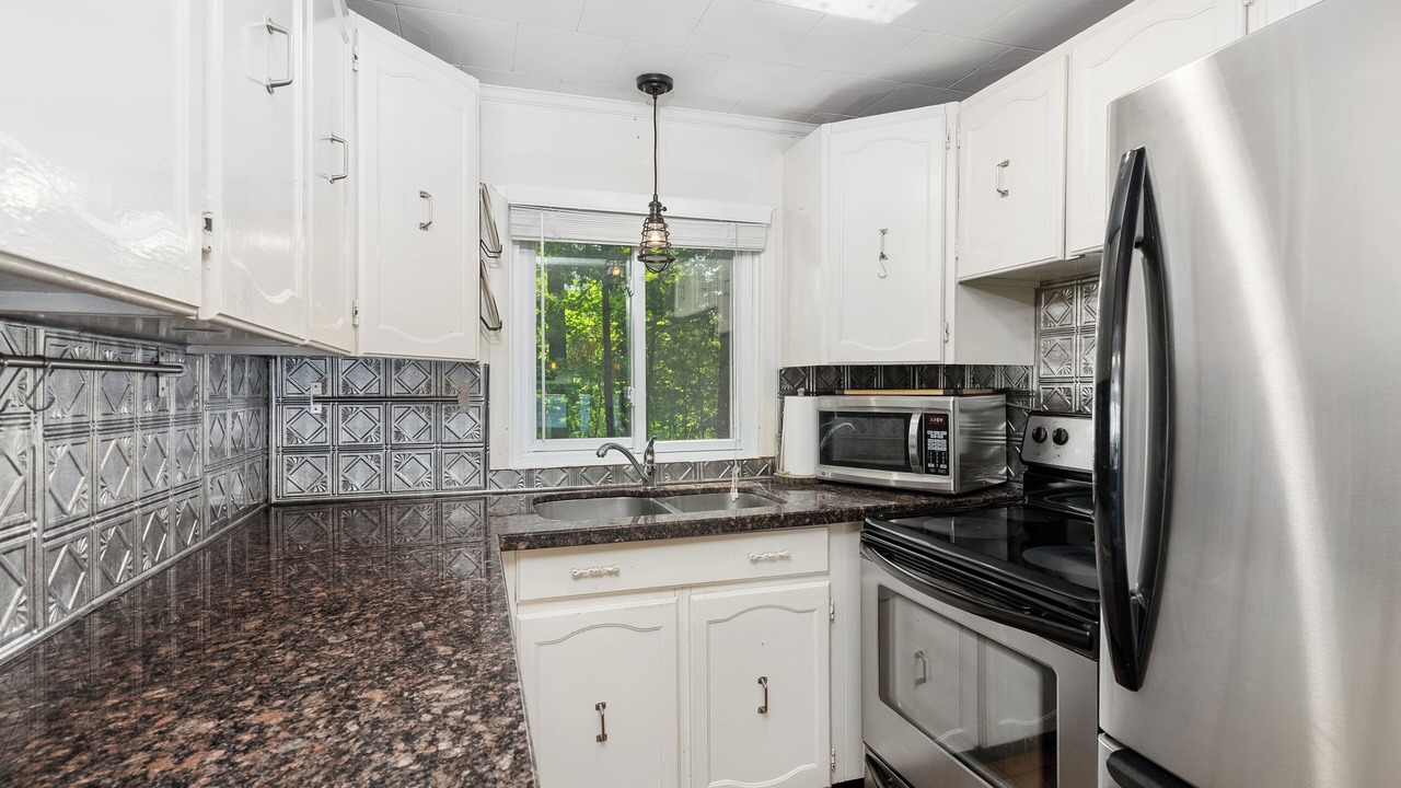 Photo of Kitchen in Muskoka Lakes