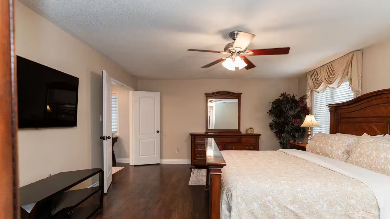 Photo of Bedroom in Hurontario