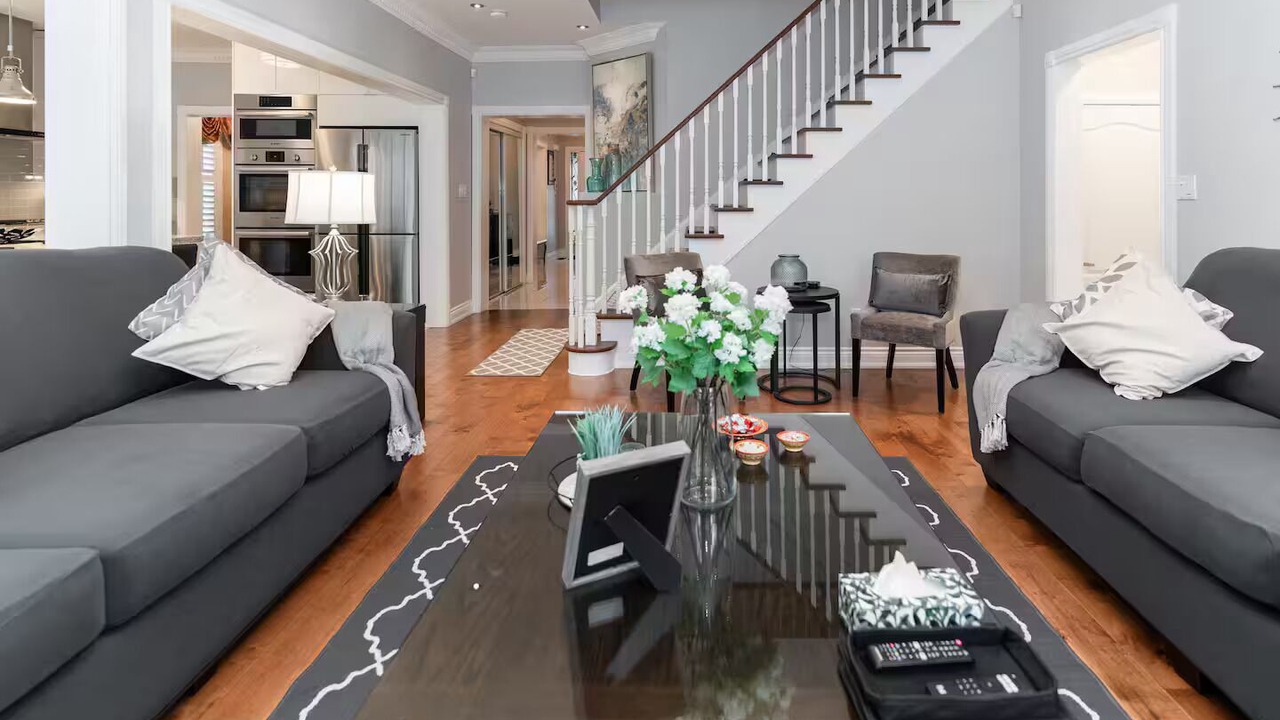Photo of Livingroom in Hurontario